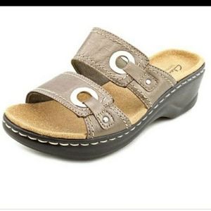 clark sandals discontinued